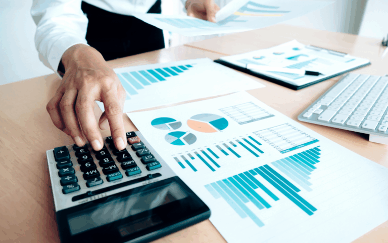 Detailed presentation of the SAP FI/CO module, covering accounting and controlling functionalities.