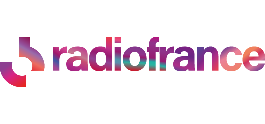 Le logo de Radio France représente l'autorité et l'engagement médiatique, avec un design minimaliste qui illustre son rôle clé dans le paysage audiovisuel français.